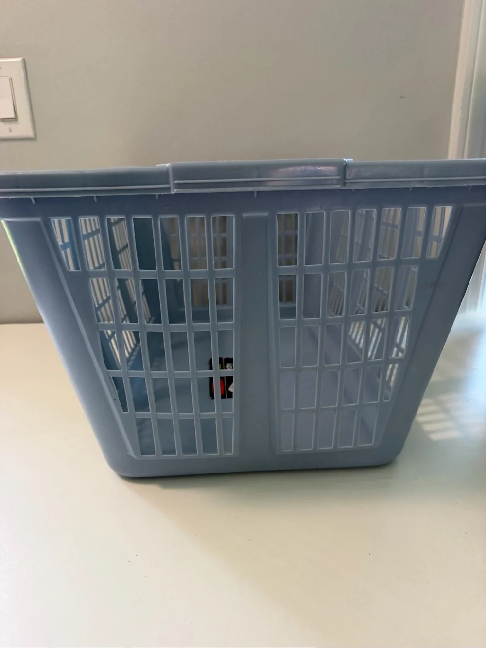 Vtg 1990's Rubbermaid Light Blue Rugged Heavy-Duty Laundry Basket 2965